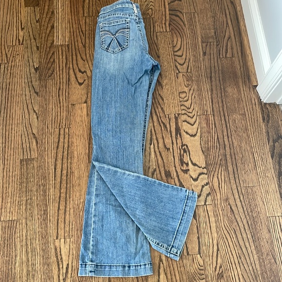 Girls size 14 Ariat real denim jeans. - Picture 3 of 6